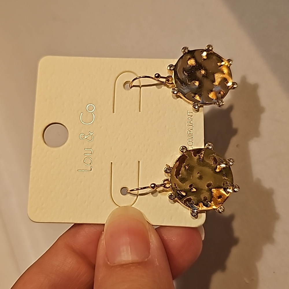 LOU & CO NWT Hammered Gold Sun-Shaped Earrings with accent stone - Picture 6 of 7